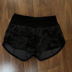 Lululemon Speed up 4 inch camo shorts size 2